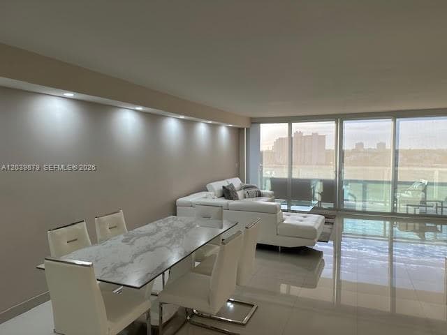 100 Bayview Dr 904 photo 1
