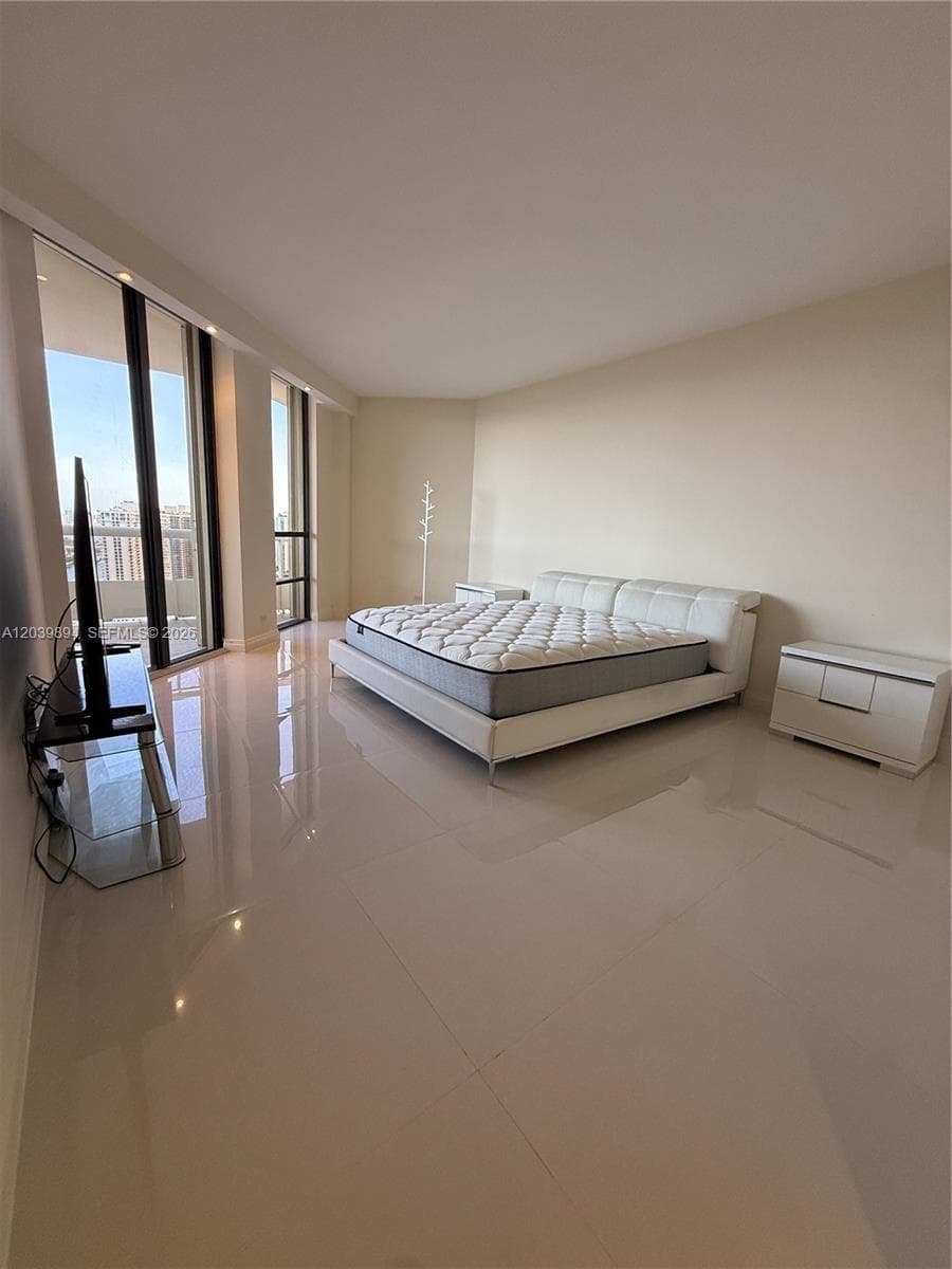 20191 E Country Club Dr TS8 photo 9