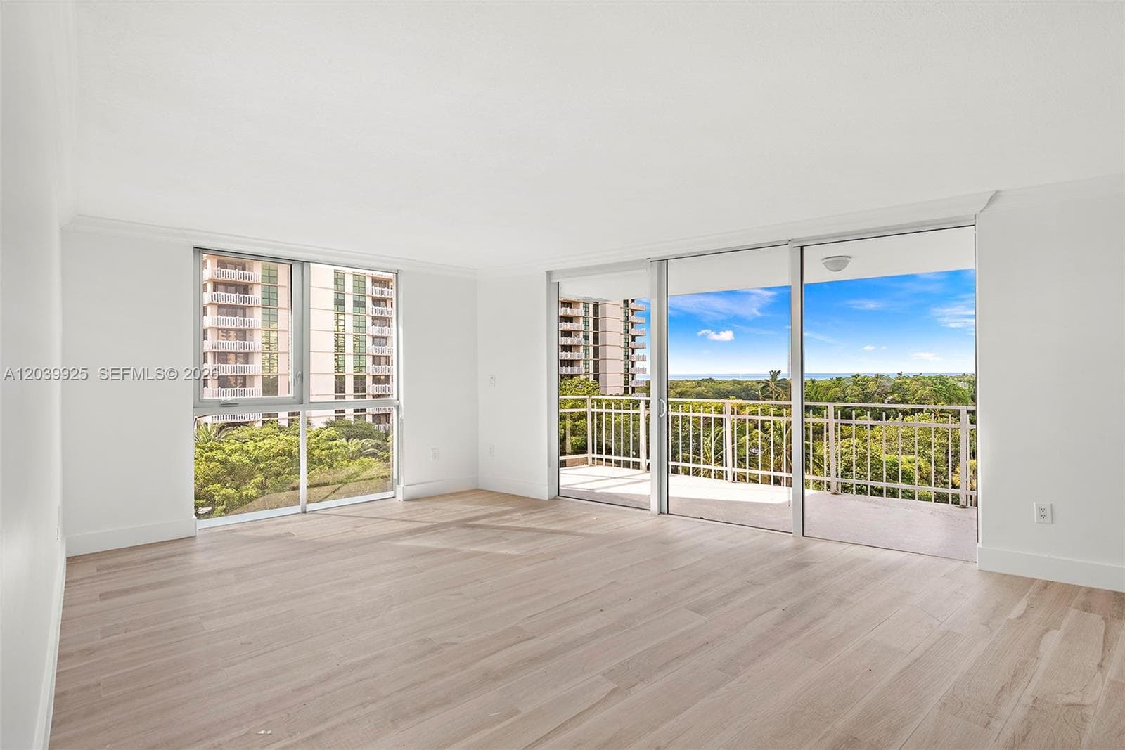 600 Grapetree Dr 7ES photo 13