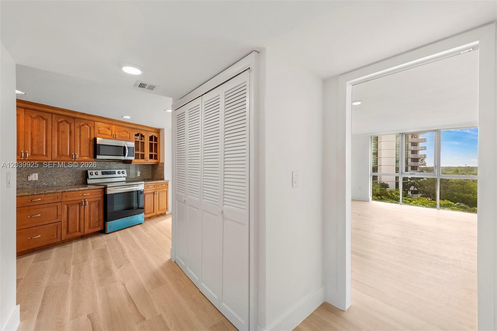 600 Grapetree Dr 7ES photo 7