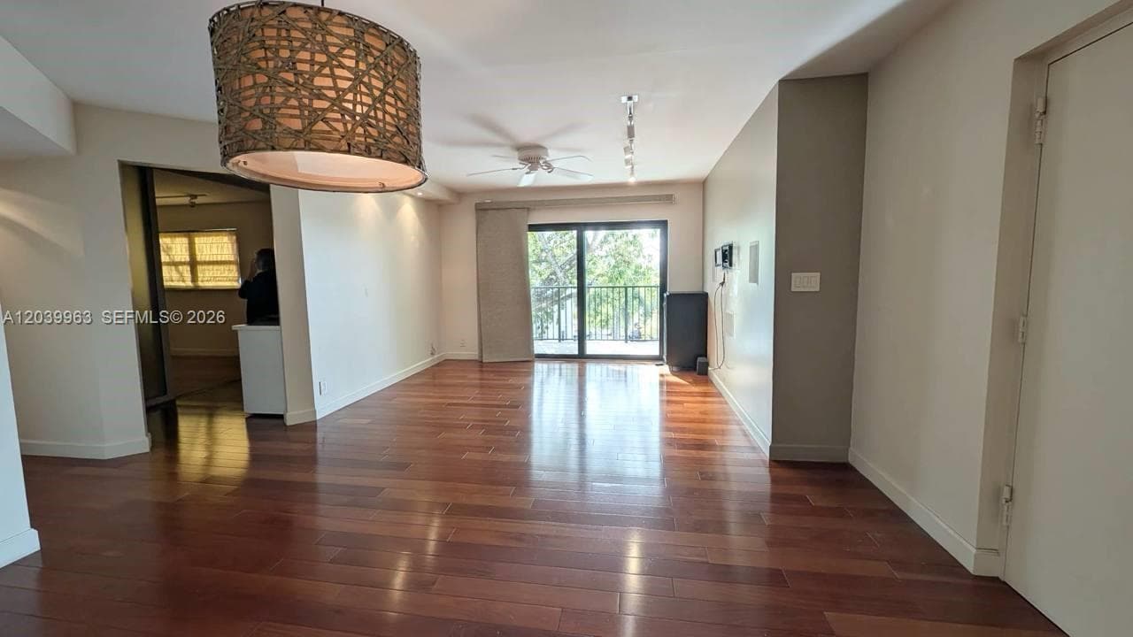 900 River Reach Dr 404 photo 1