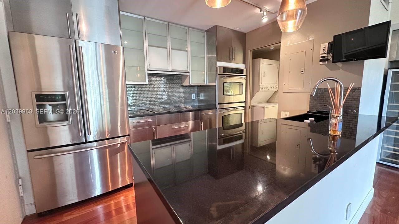 900 River Reach Dr 404 photo 5