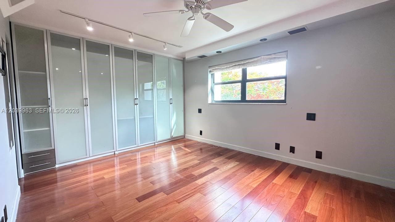 900 River Reach Dr 404 photo 8