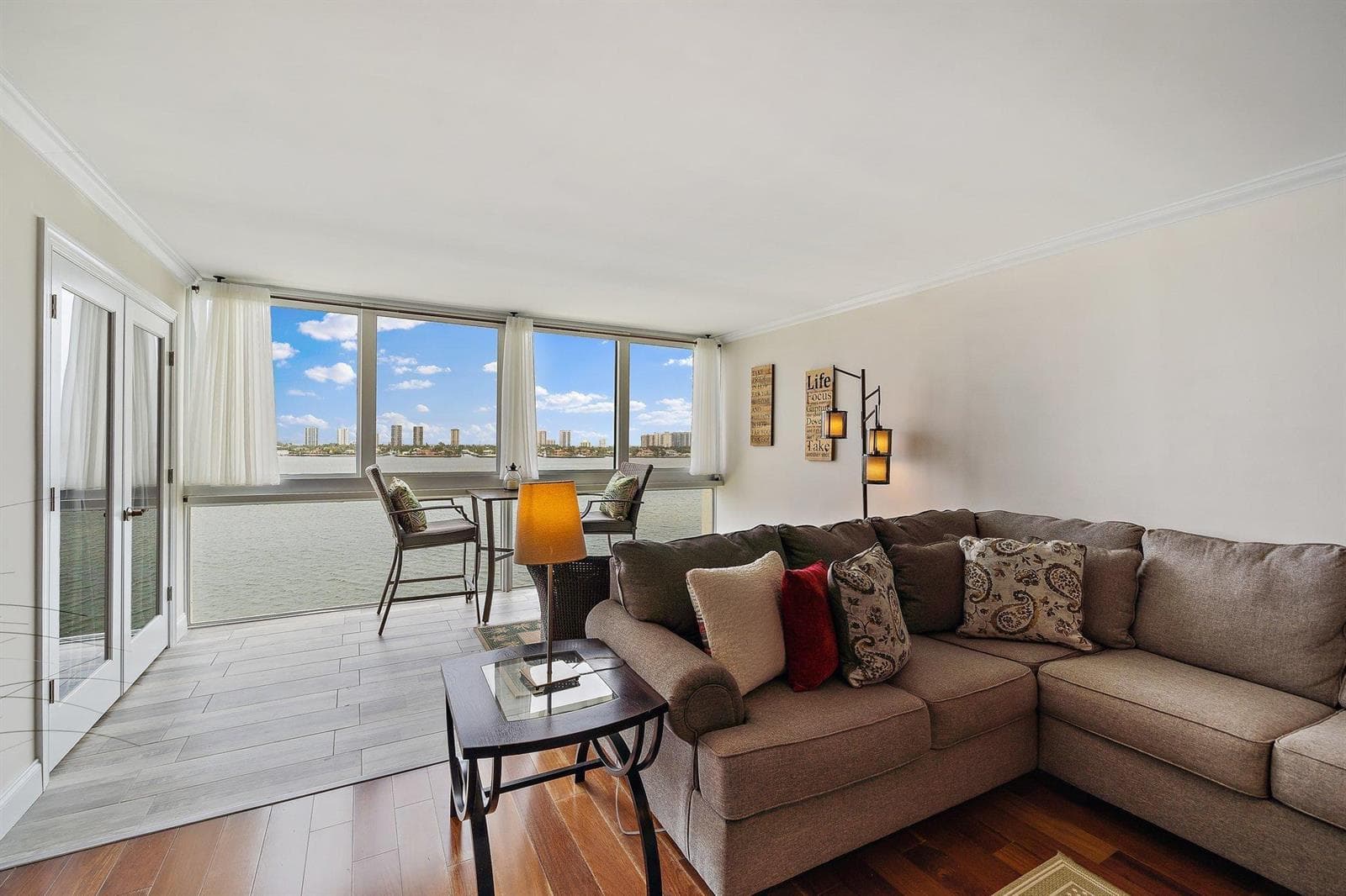 301 Lake Shore Drive 802 photo 9