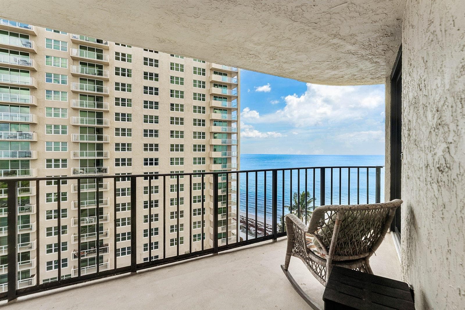 5420 N Ocean Drive 905 photo 23