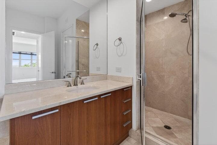2650 Lake Shore Drive 106 photo 23