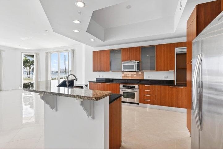 2650 Lake Shore Drive 106 photo 6