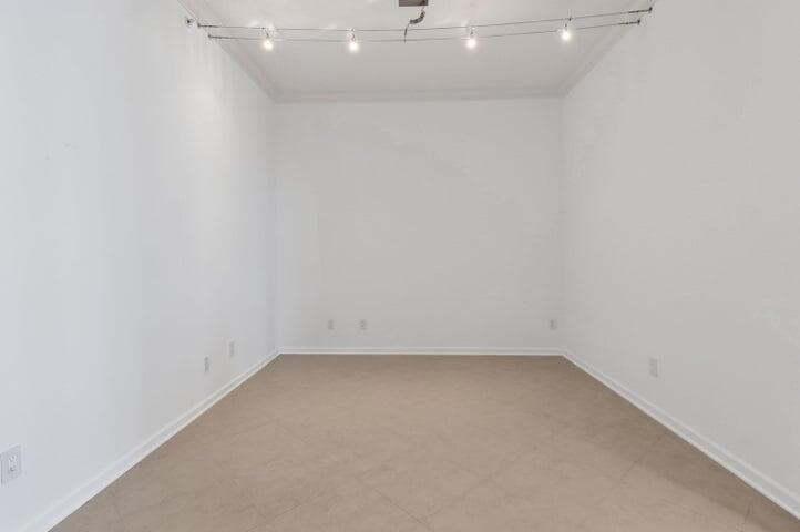 2650 Lake Shore Drive 106 photo 17