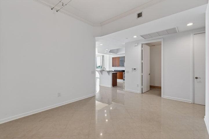 2650 Lake Shore Drive 106 photo 7