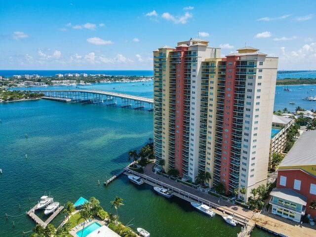 2650 Lake Shore Drive 106 photo 1