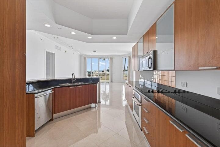 2650 Lake Shore Drive 106 photo 9