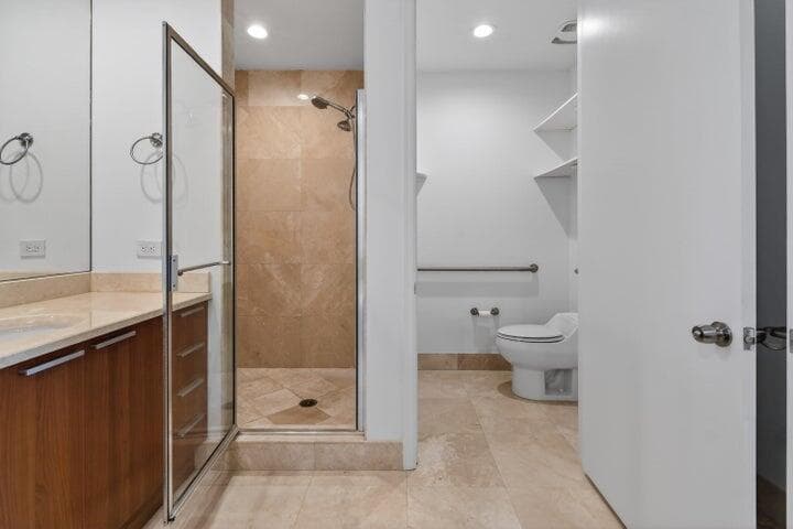 2650 Lake Shore Drive 106 photo 24