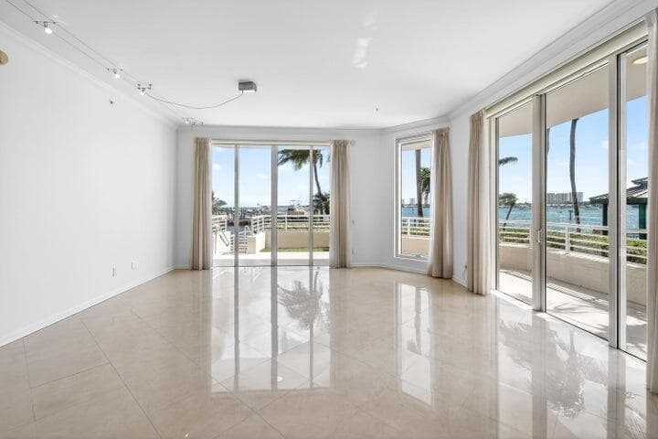 2650 Lake Shore Drive 106 photo 10