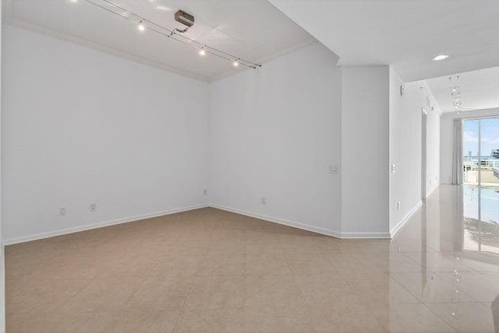 2650 Lake Shore Drive 106 photo 15