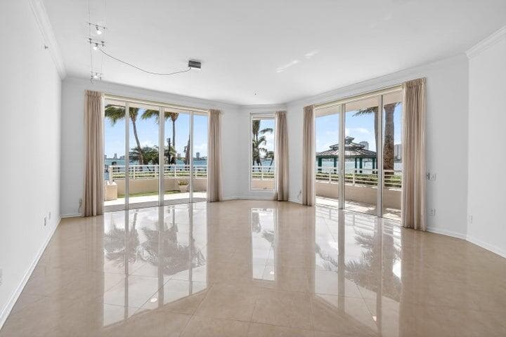 2650 Lake Shore Drive 106 photo 11