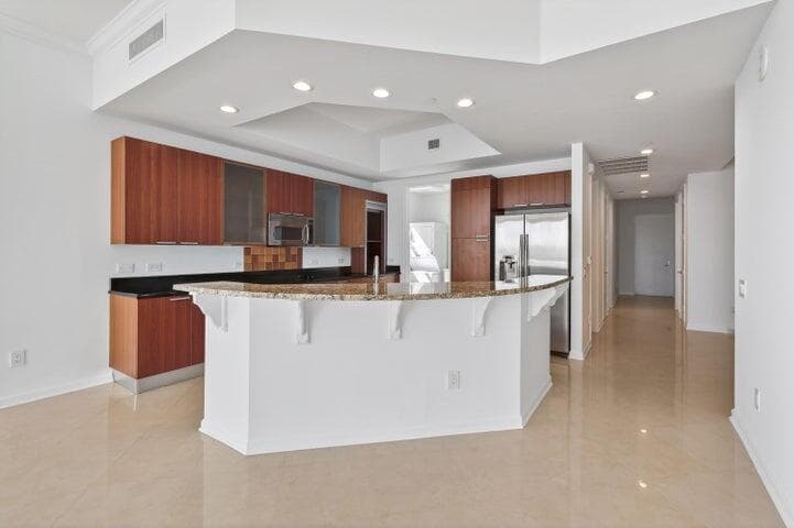 2650 Lake Shore Drive 106 photo 8