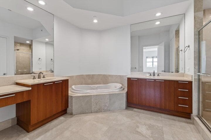 2650 Lake Shore Drive 106 photo 21