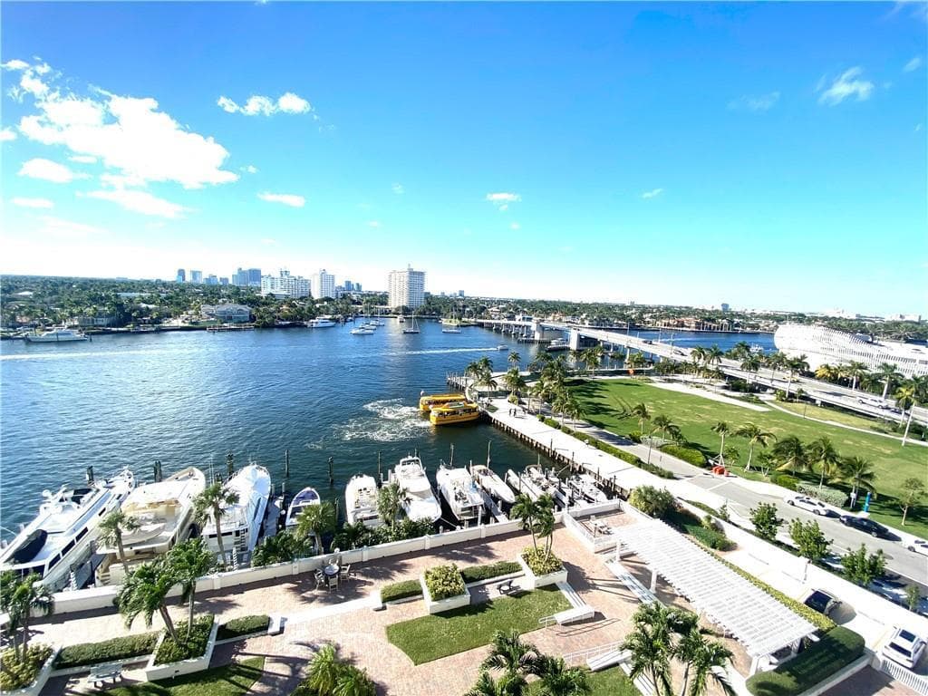 1 Las Olas Circle 905 photo 2