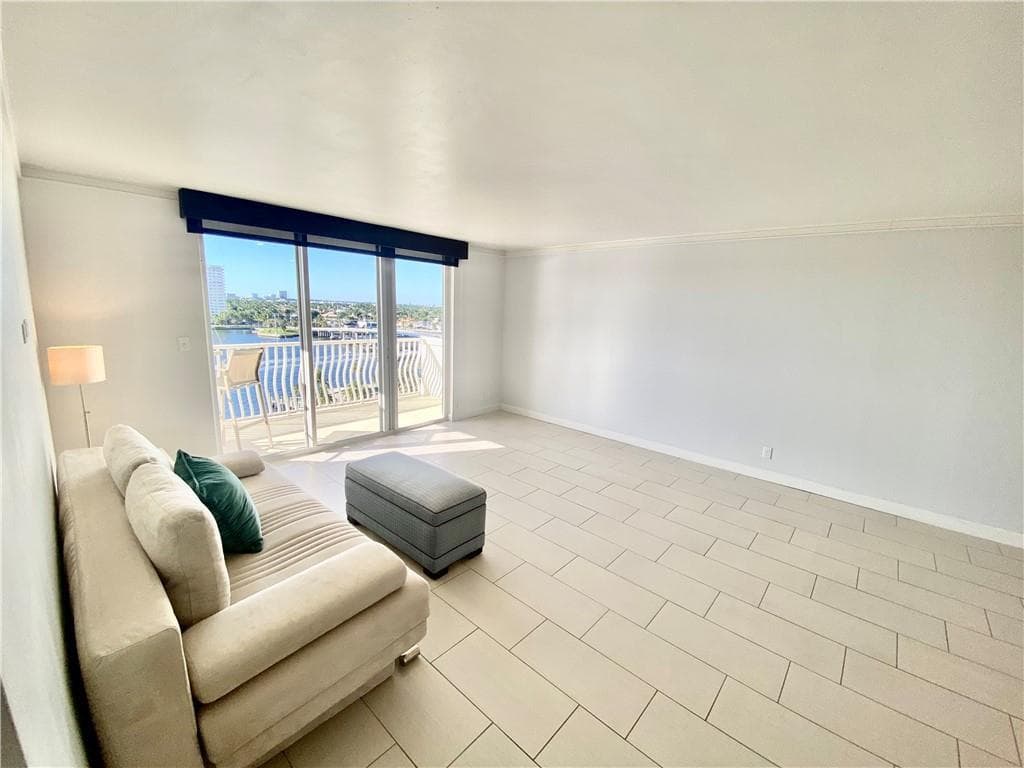 1 Las Olas Circle 905 photo 5