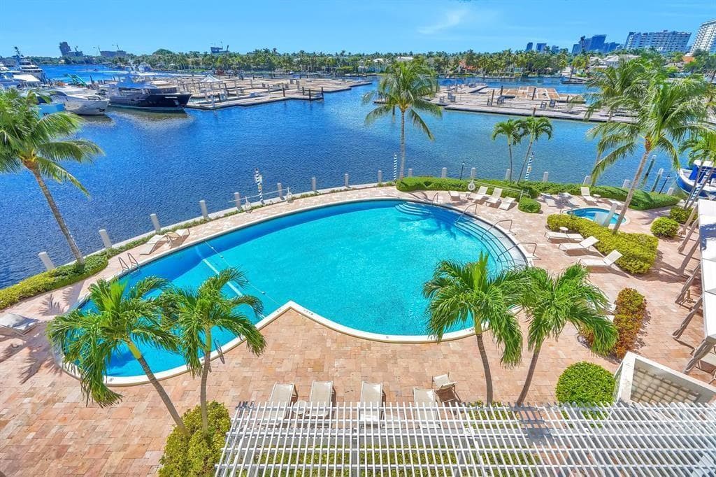 1 Las Olas Circle 905 photo 18