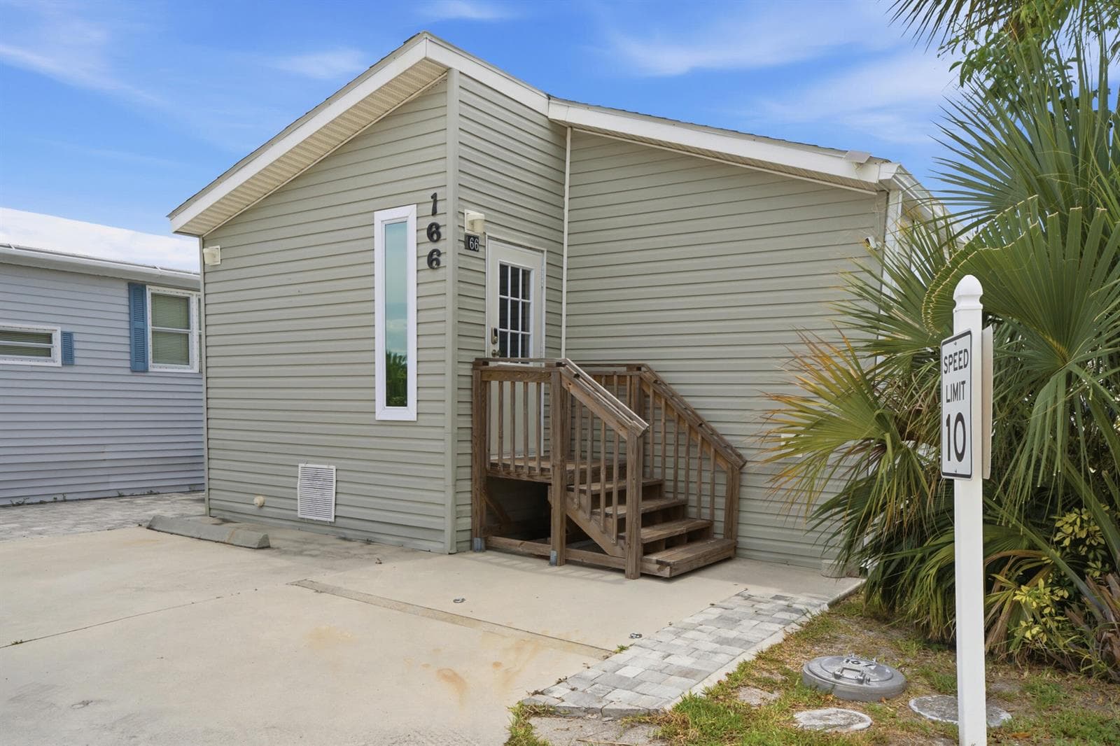 166 Nettles Boulevard photo 3