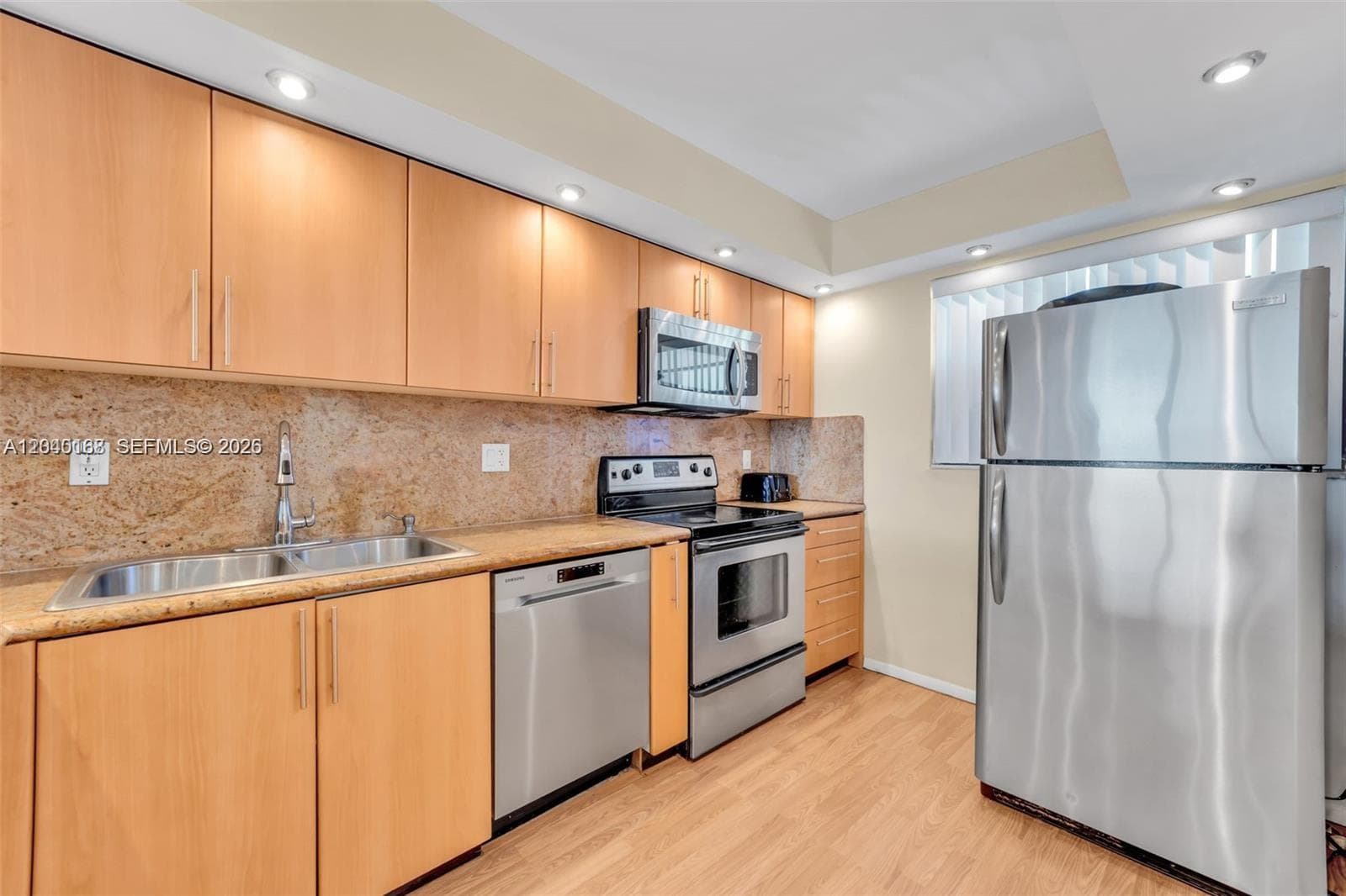 17900 N Bay Rd 603 photo 3