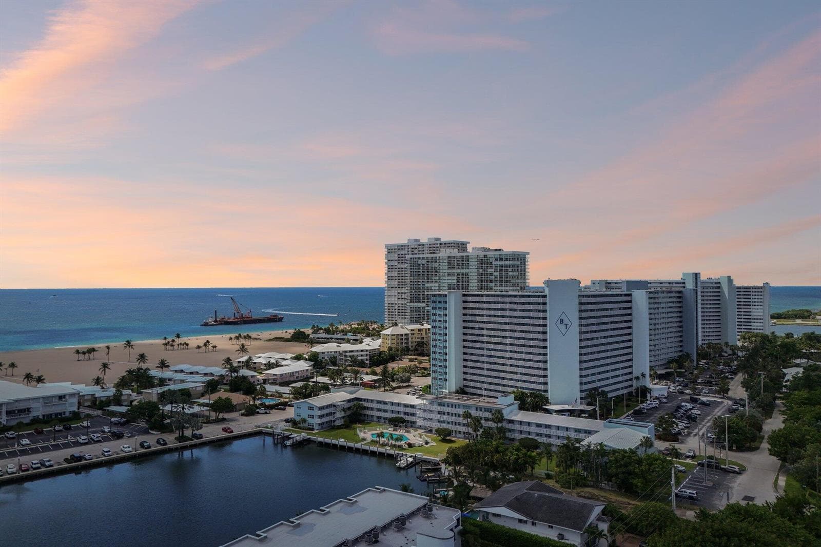 1850 S Ocean Drive 111 photo 2