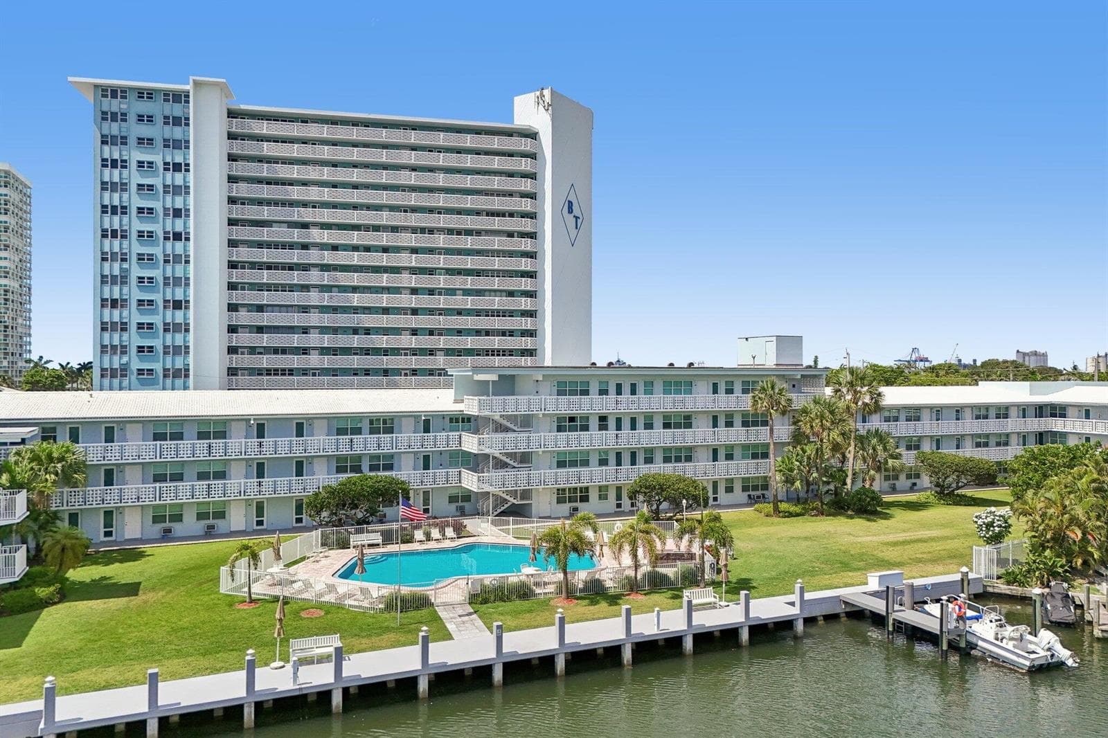 1850 S Ocean Drive 111 photo 1