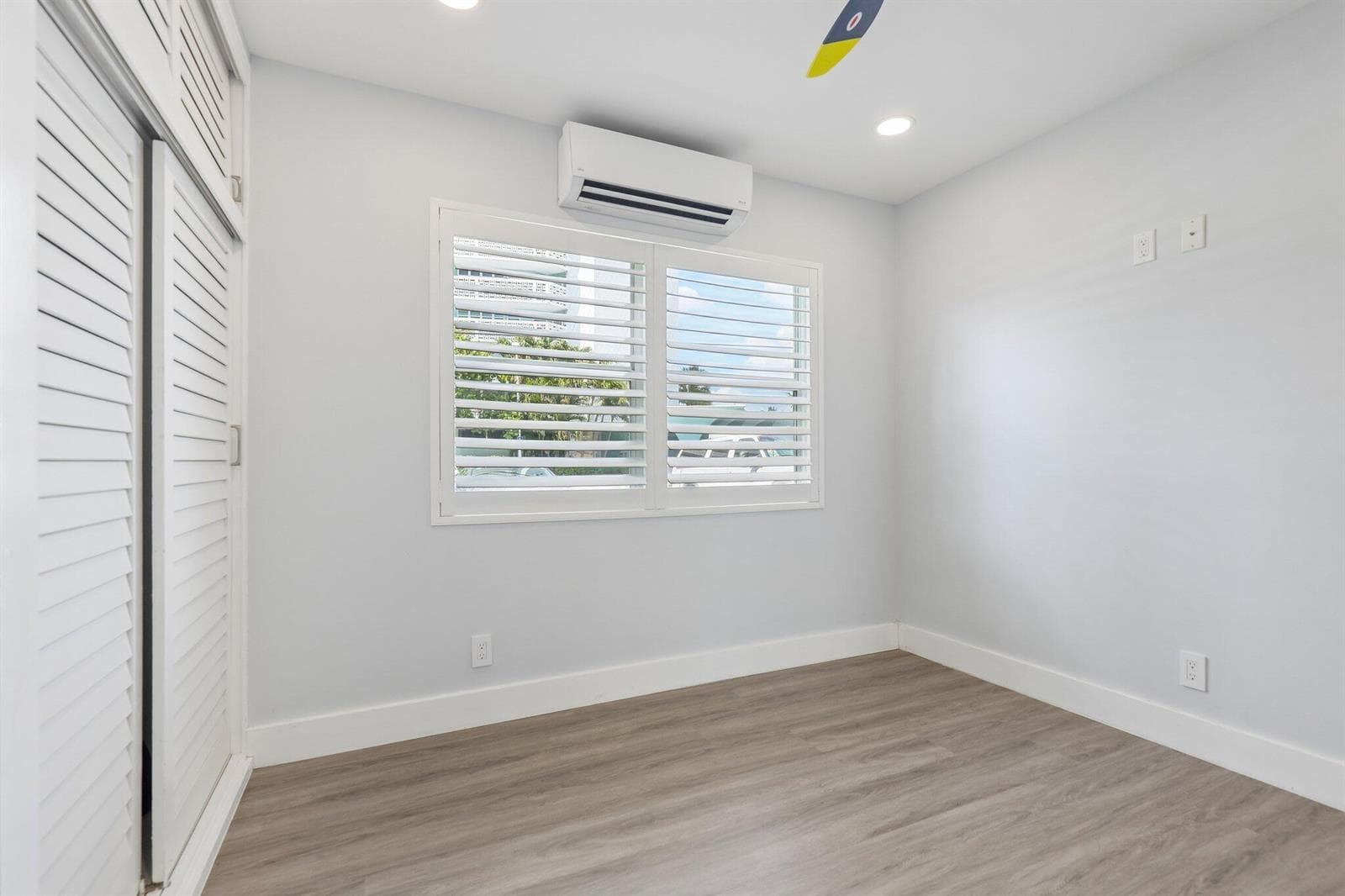 1850 S Ocean Drive 111 photo 24