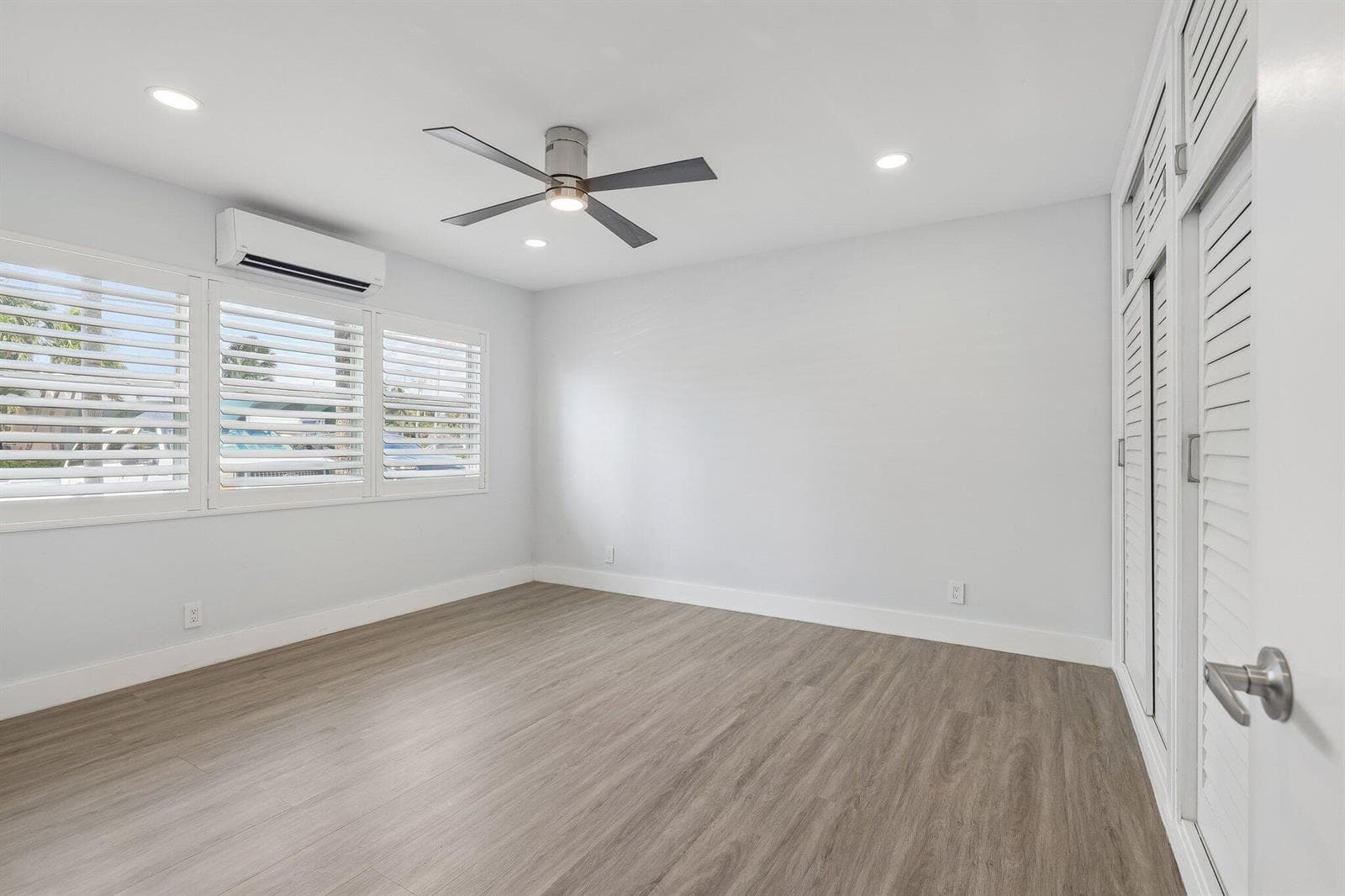 1850 S Ocean Drive 111 photo 18