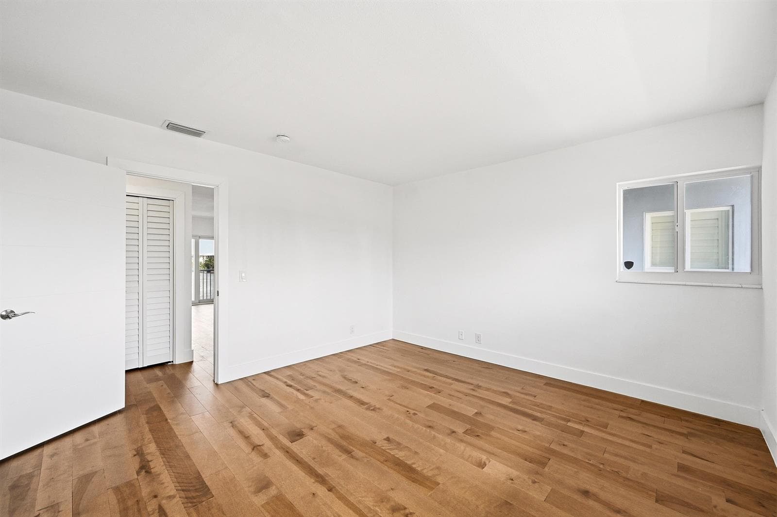 1201 S Riverside Drive 306 photo 17