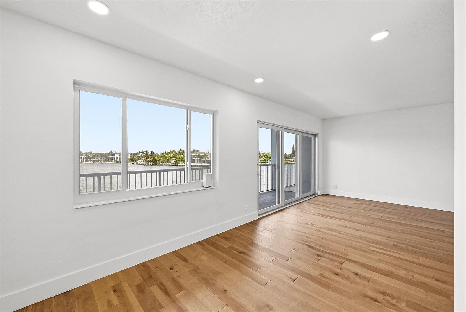 1201 S Riverside Drive 306 photo 12