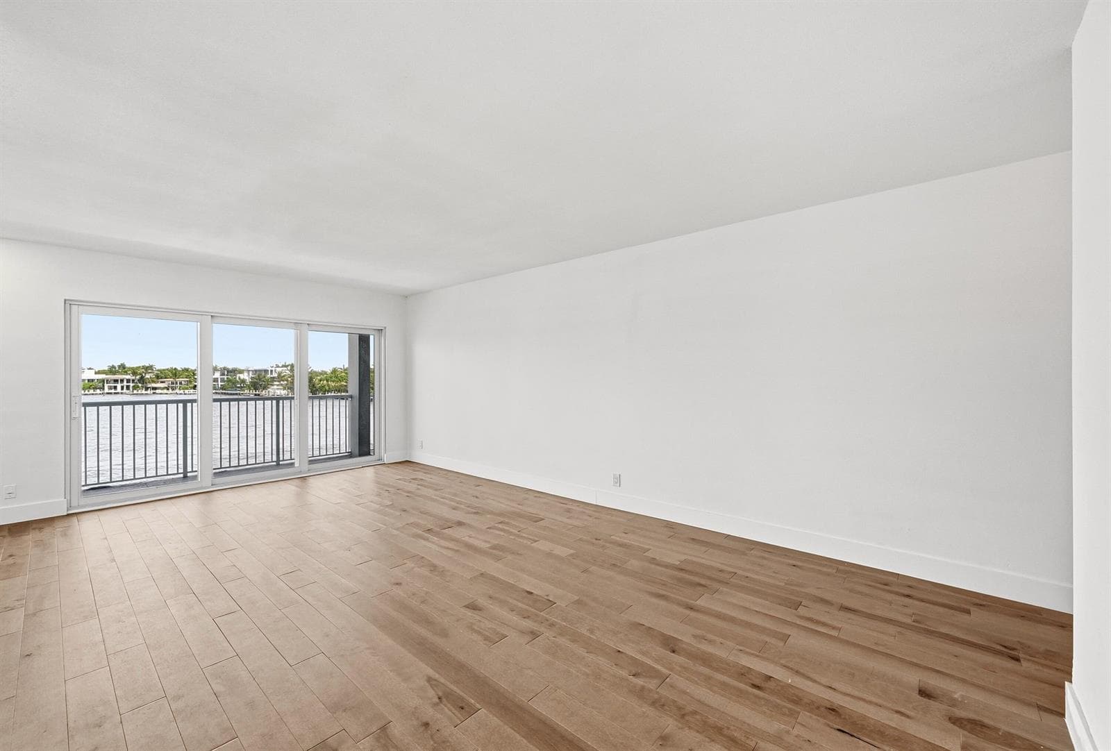 1201 S Riverside Drive 306 photo 10