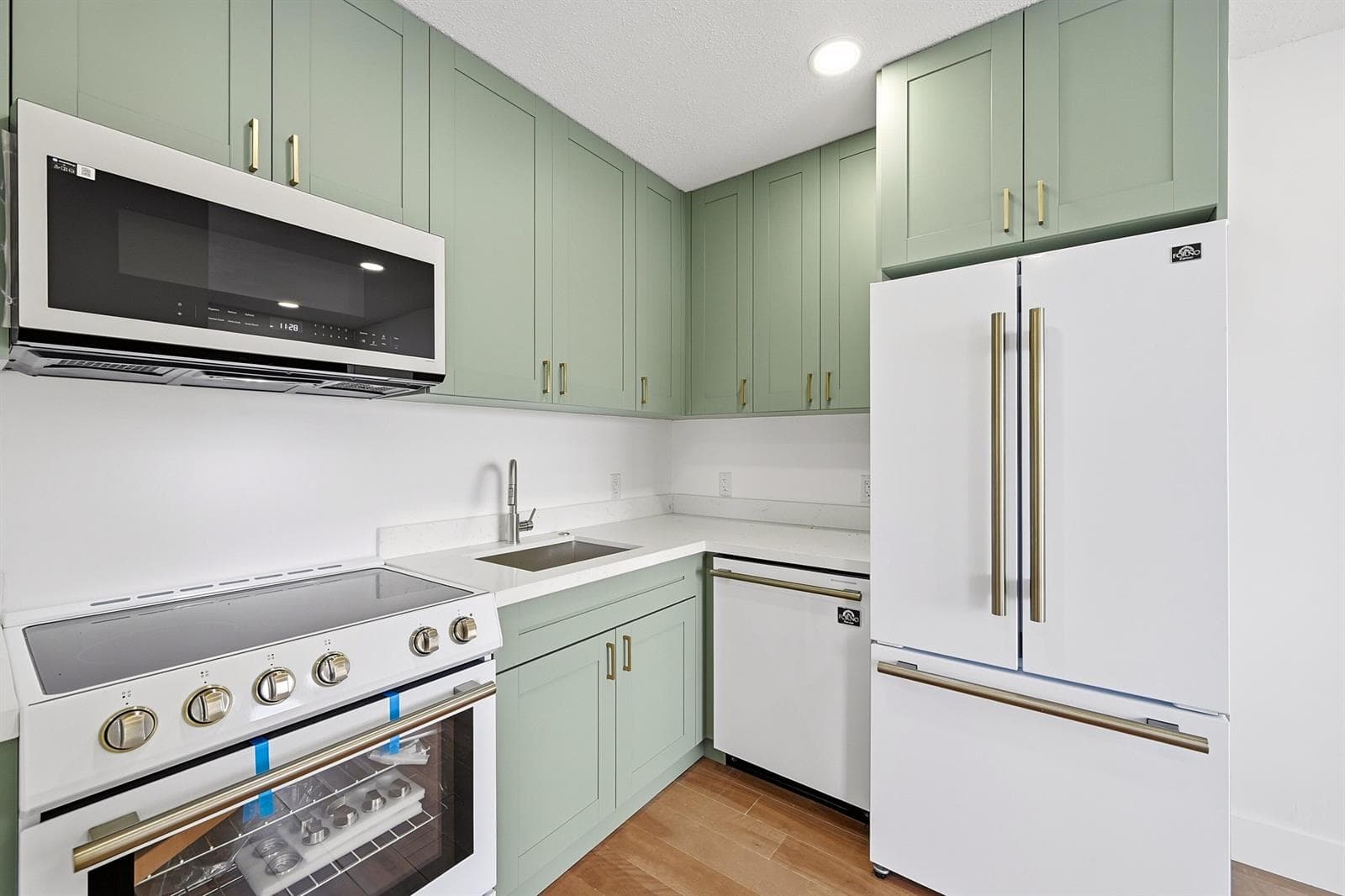 1201 S Riverside Drive 306 photo 14