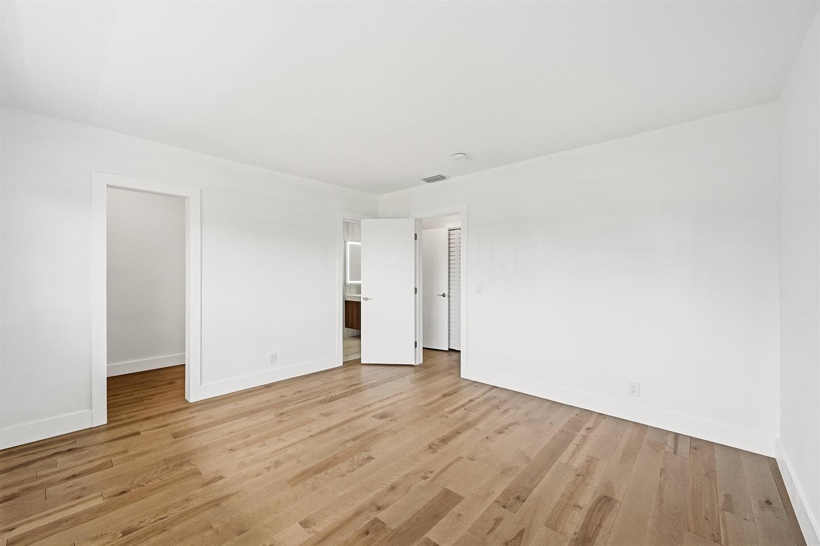 1201 S Riverside Drive 306 photo 18