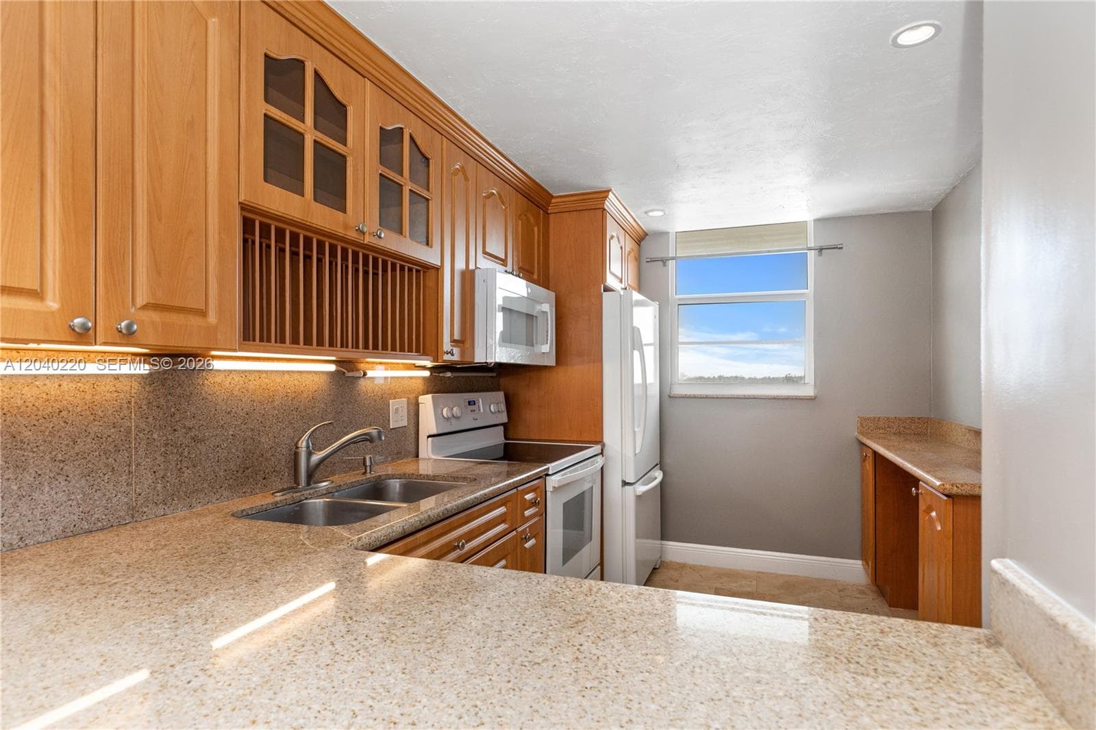 3545 NE 166th St 805 photo 4