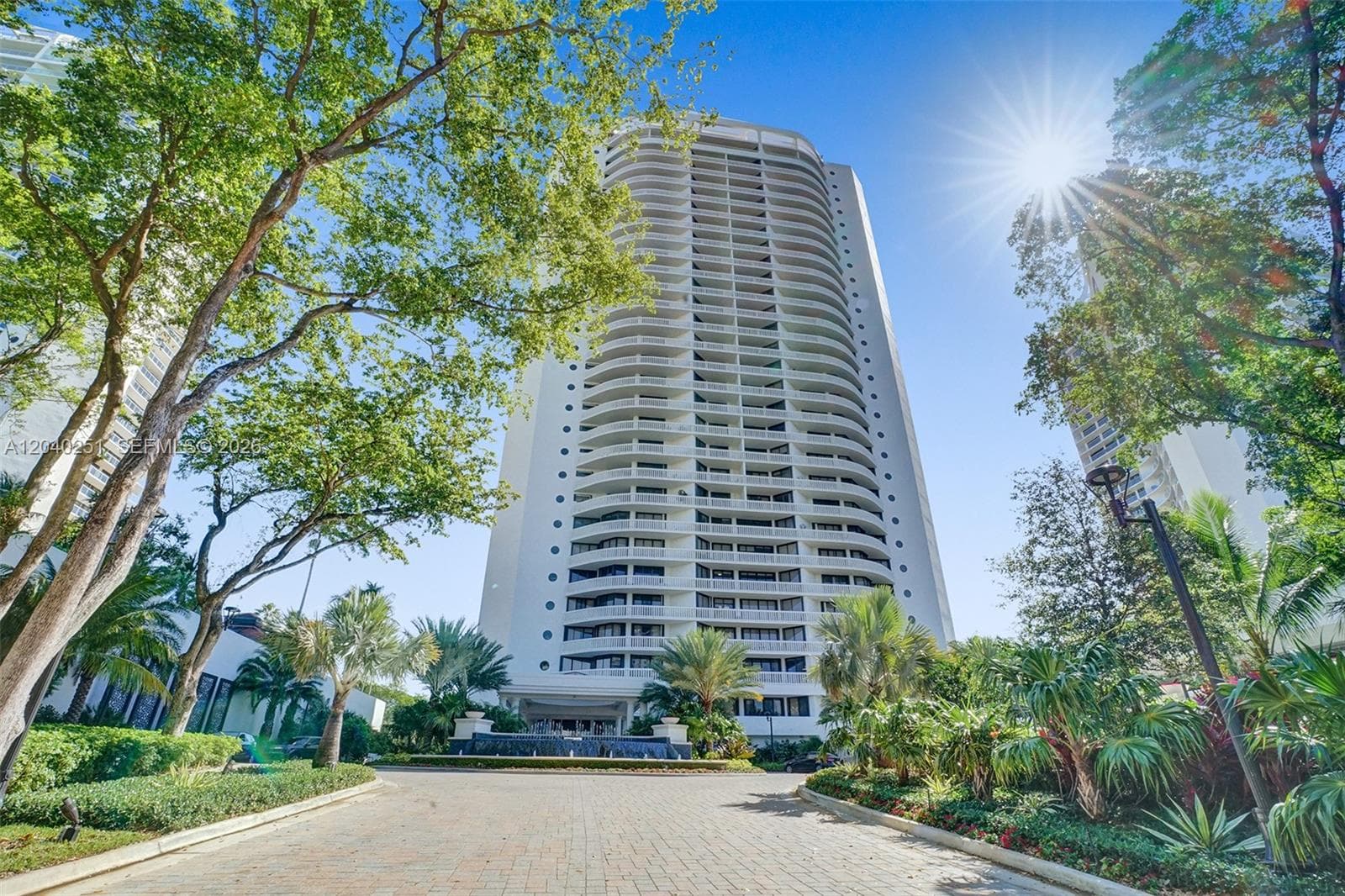 3000 Island Blvd 1902 photo 1
