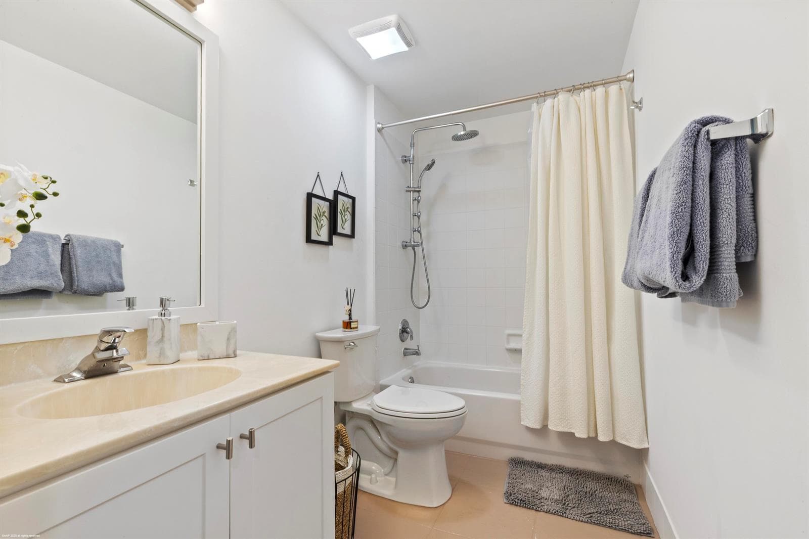 2060 Greenview Shores Boulevard 318 photo 12