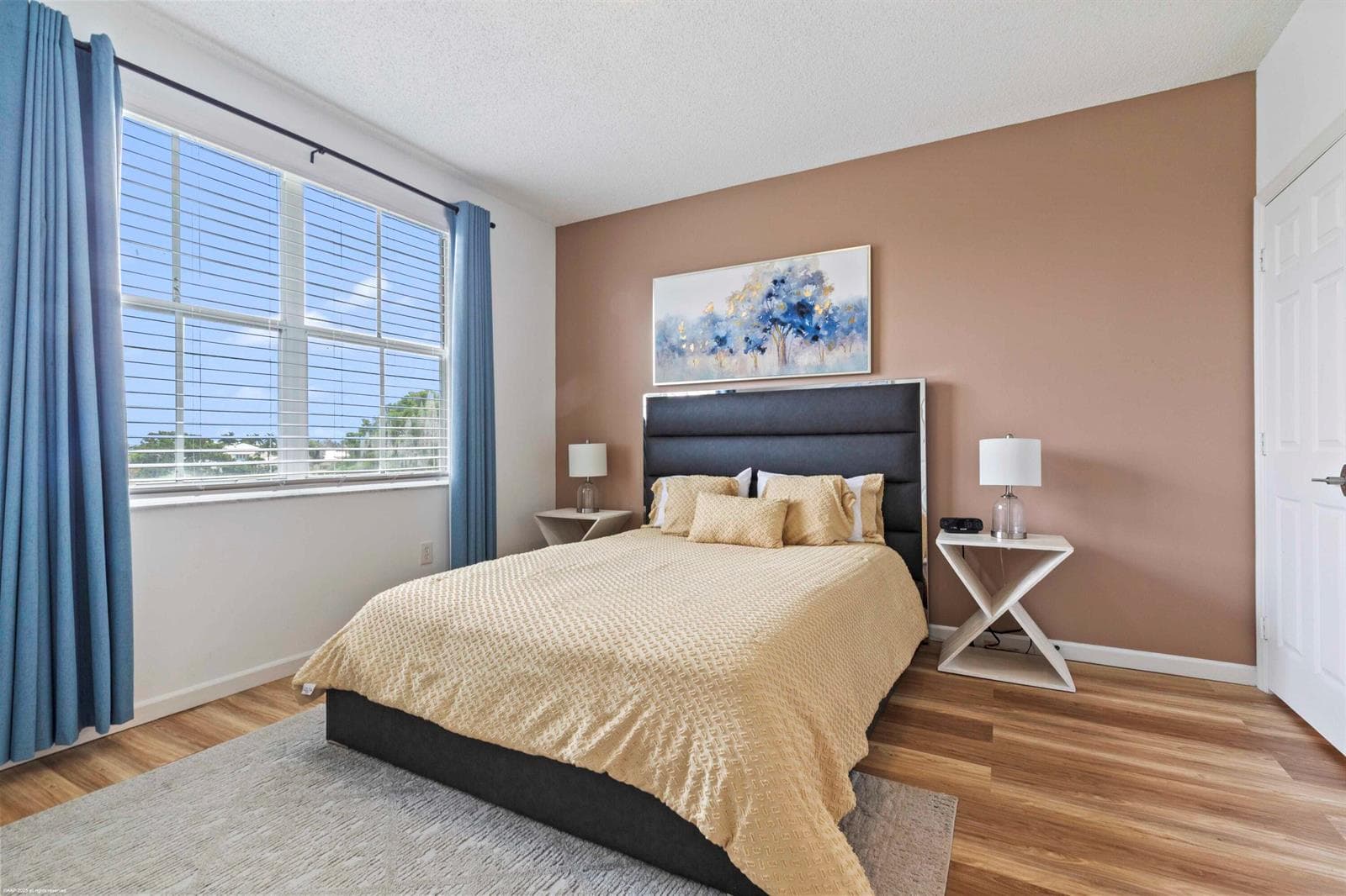2060 Greenview Shores Boulevard 318 photo 7