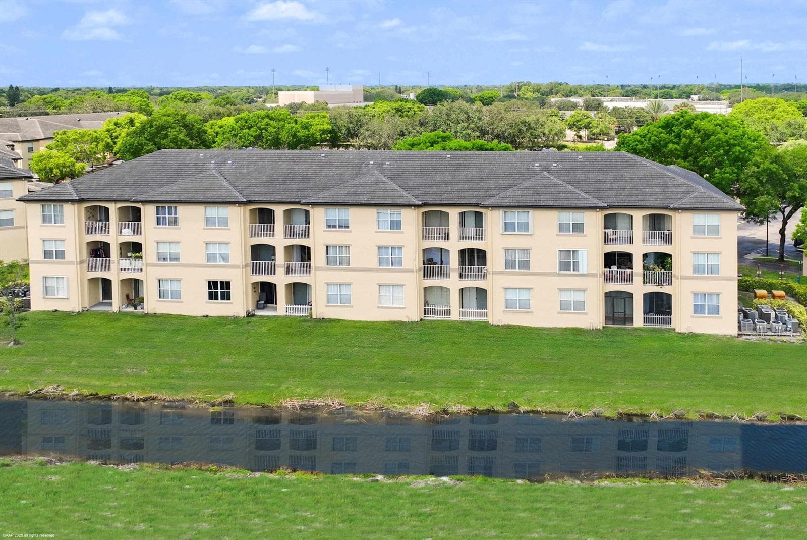 2060 Greenview Shores Boulevard 318 photo 15