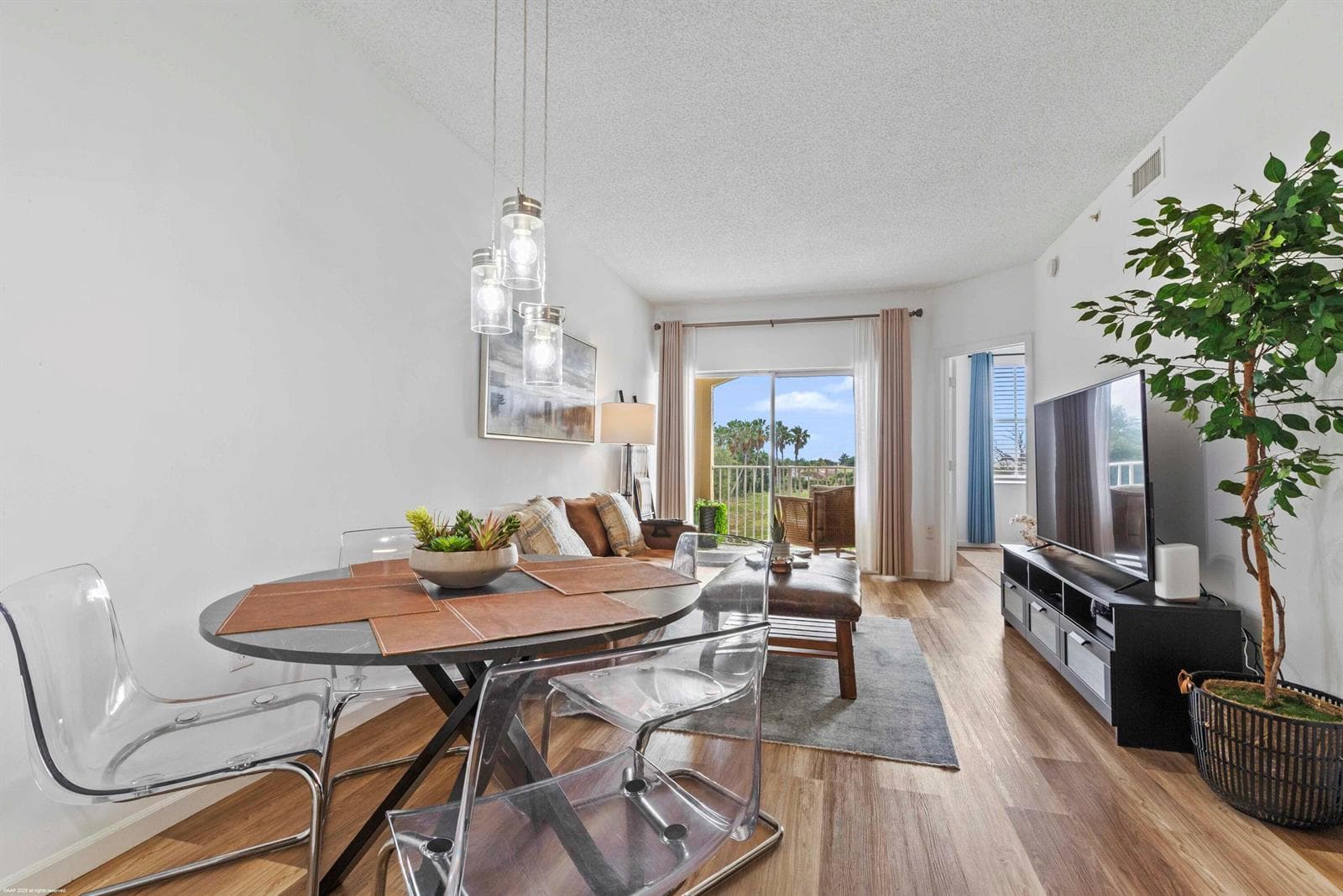 2060 Greenview Shores Boulevard 318 photo 4