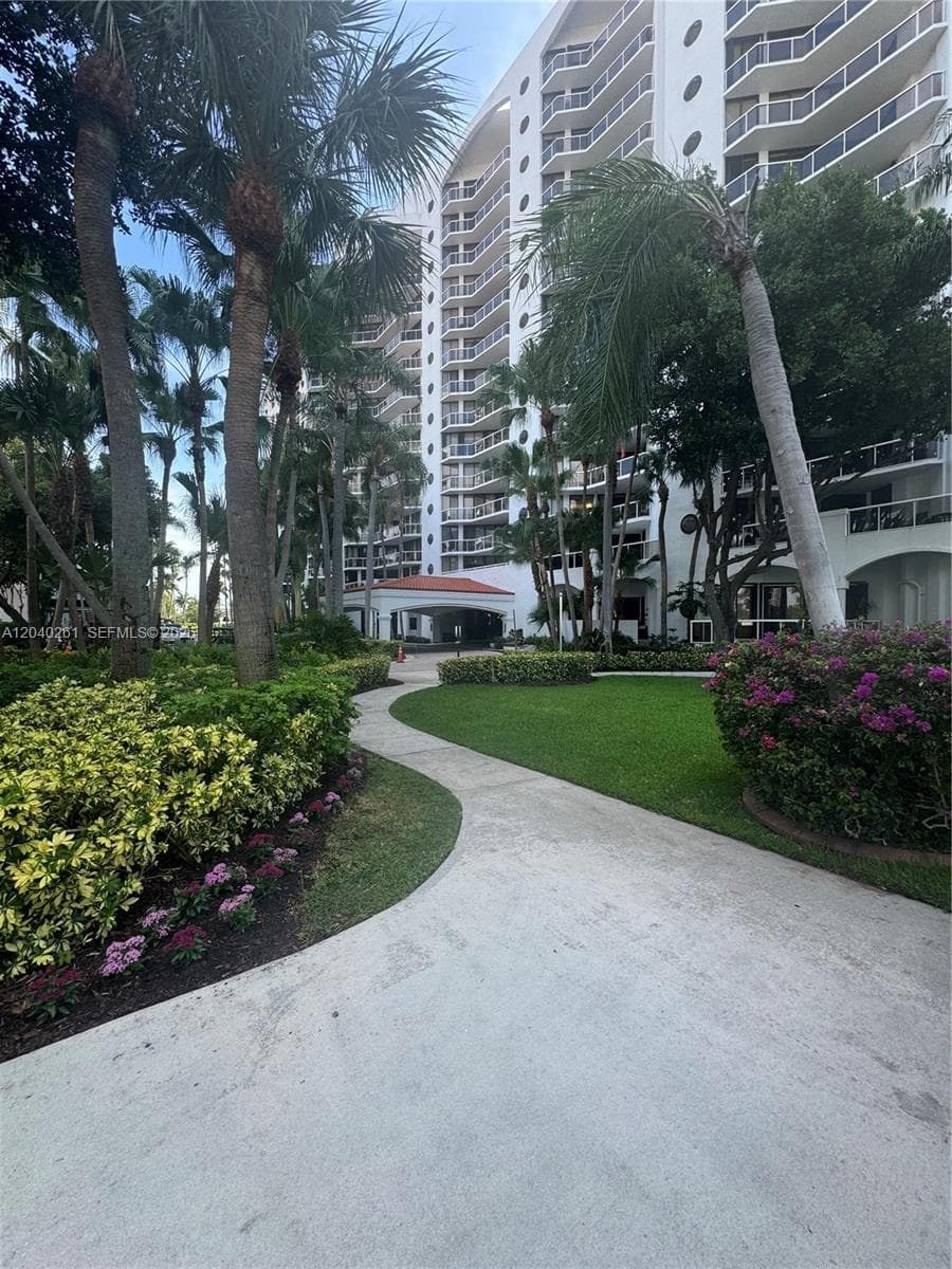 3610 Yacht Club Dr 215 photo 1