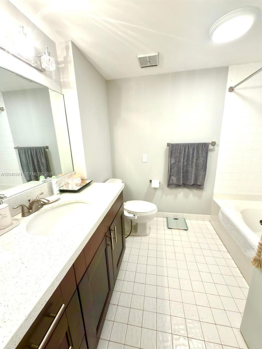 3610 Yacht Club Dr 215 photo 9
