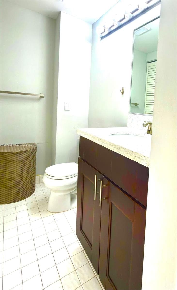 3610 Yacht Club Dr 215 photo 11