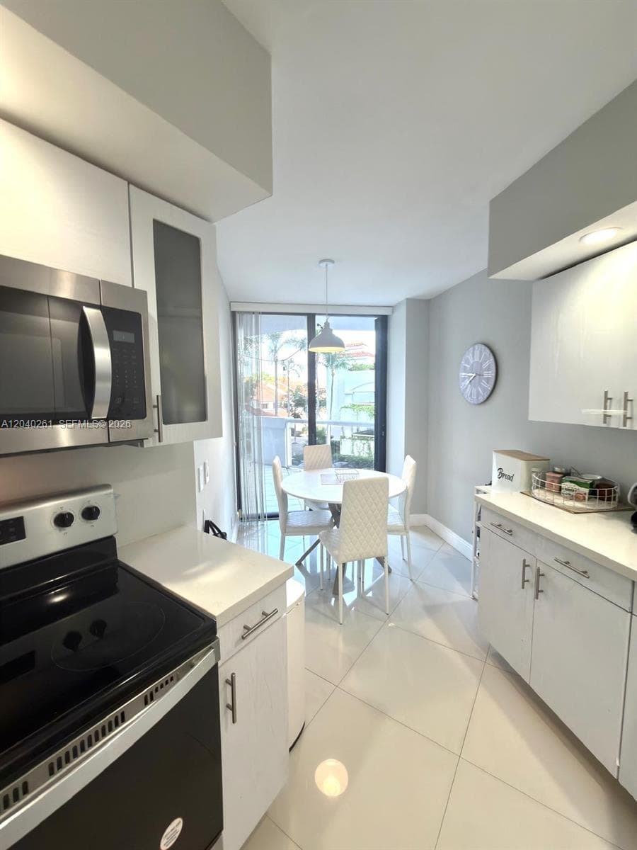 3610 Yacht Club Dr 215 photo 4