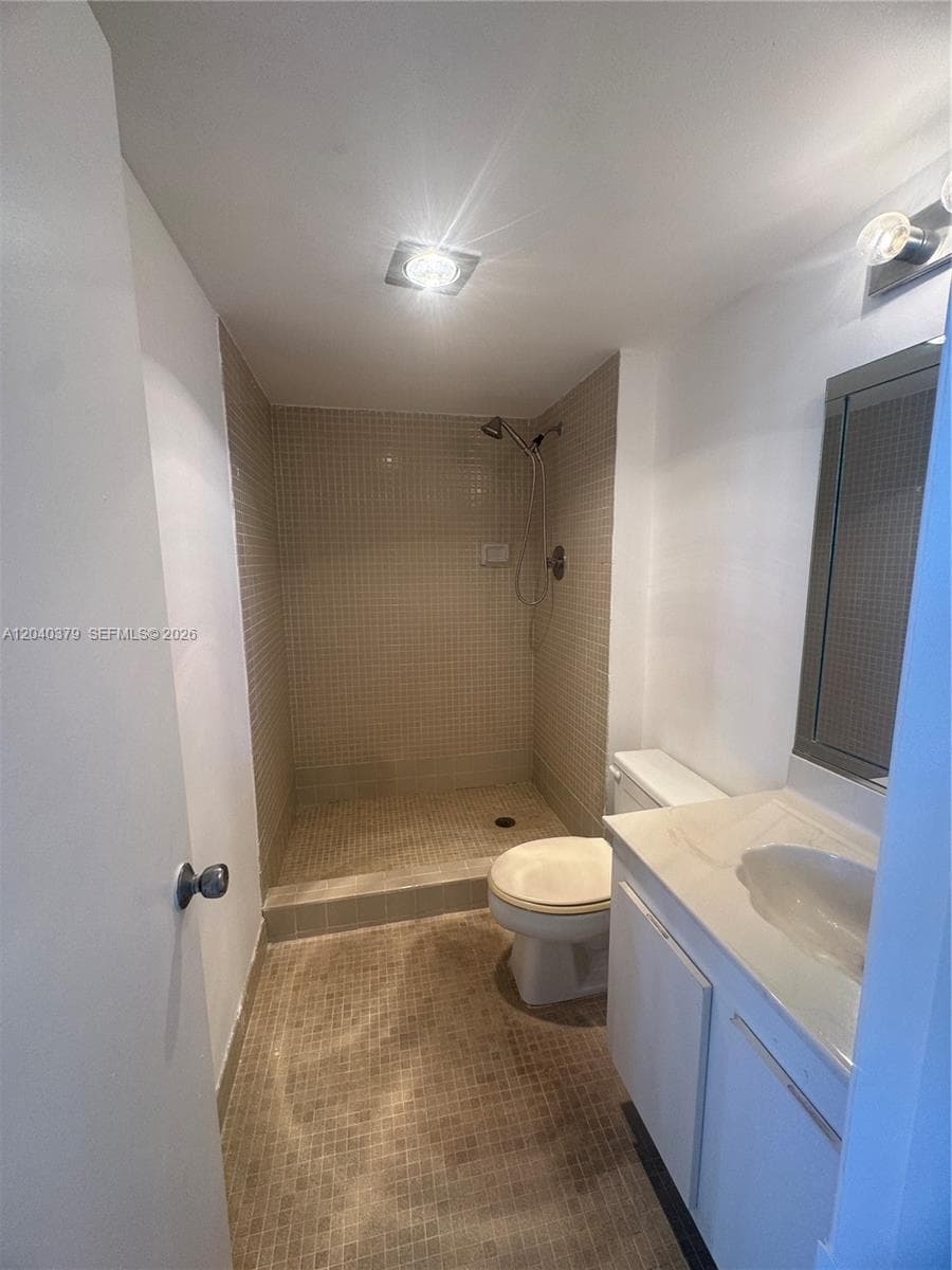 20505 E Country Club Dr 835 photo 17