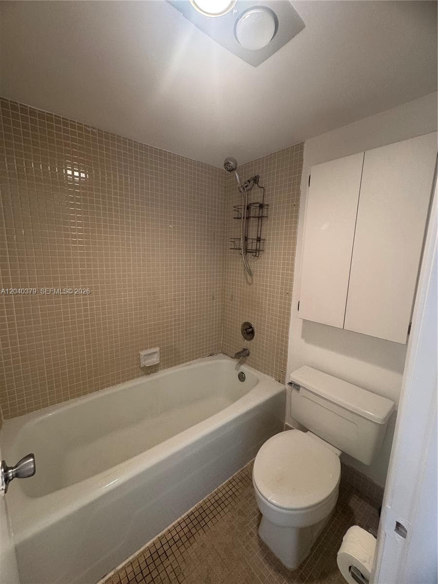 20505 E Country Club Dr 835 photo 14