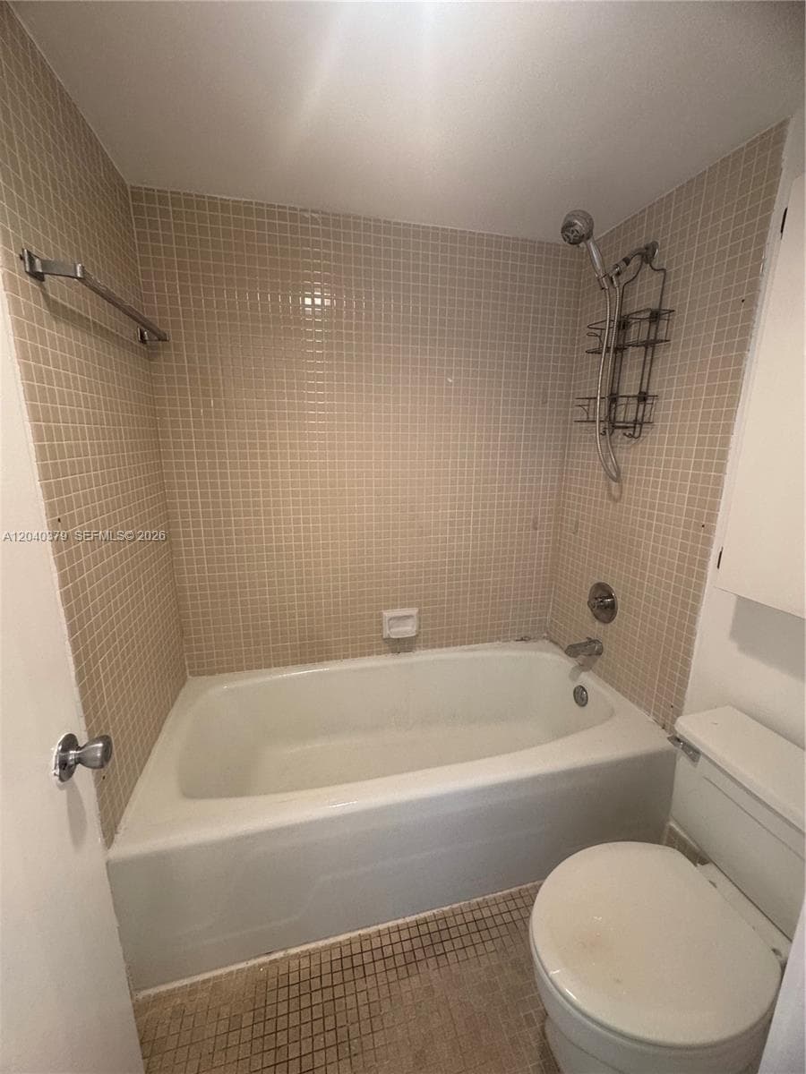 20505 E Country Club Dr 835 photo 15