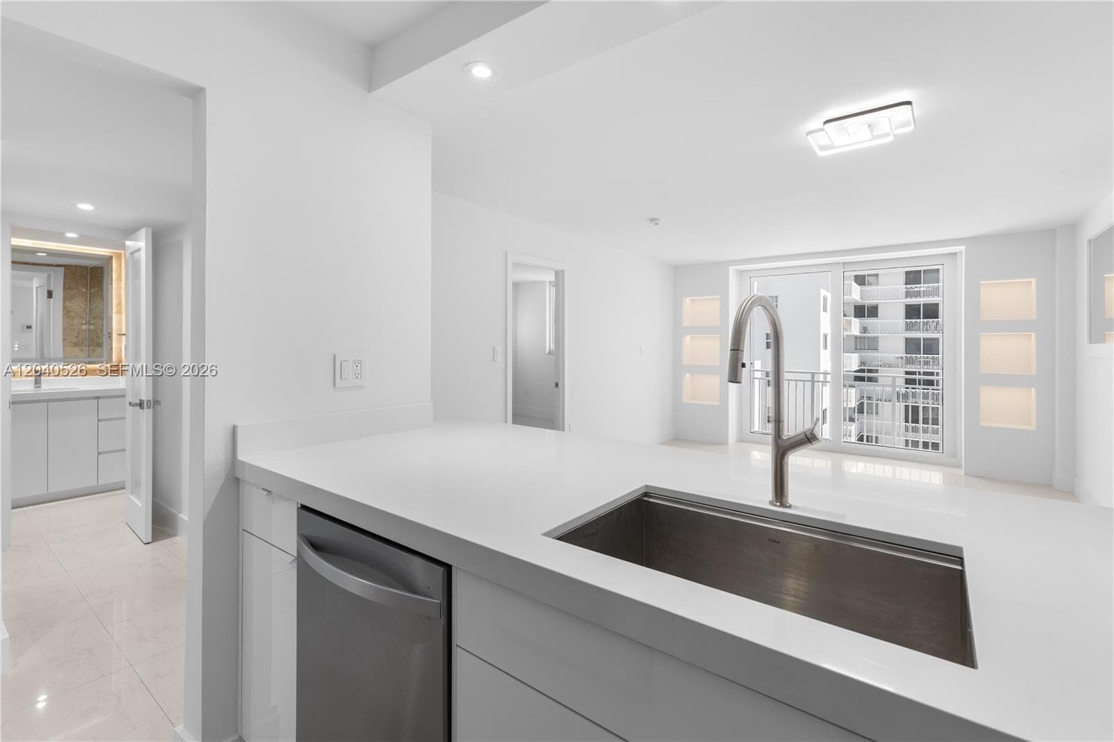 345 Ocean Dr 924 photo 4