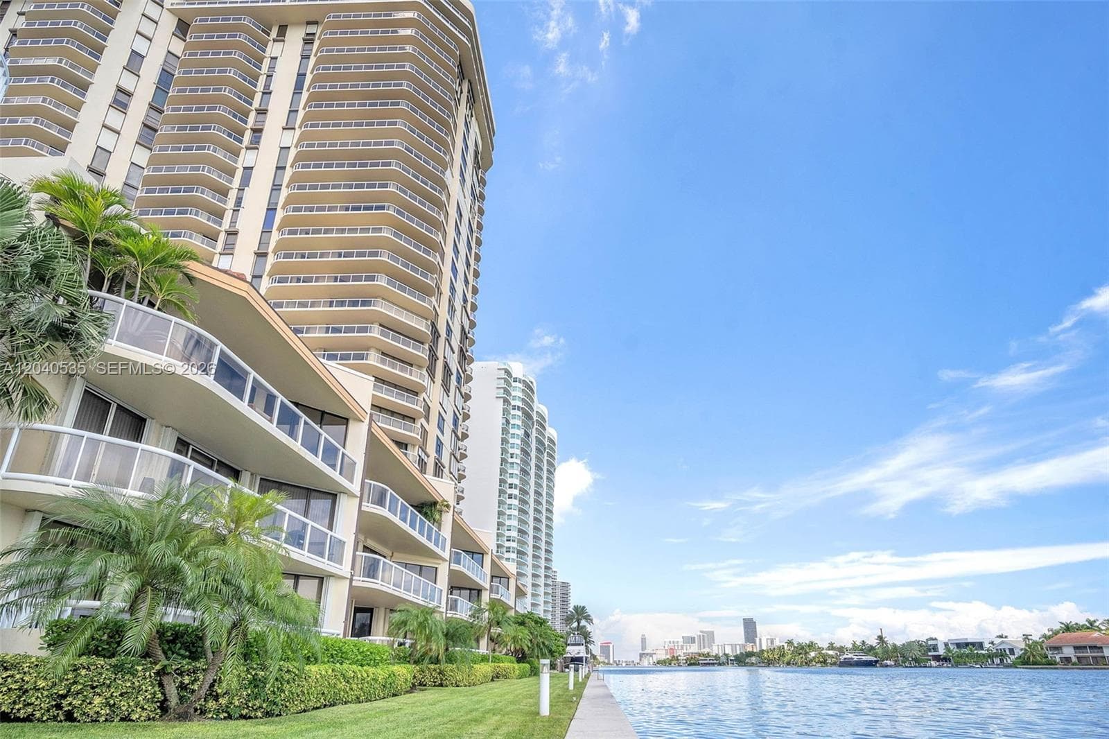 20191 E Country Club Dr 1805 photo 13